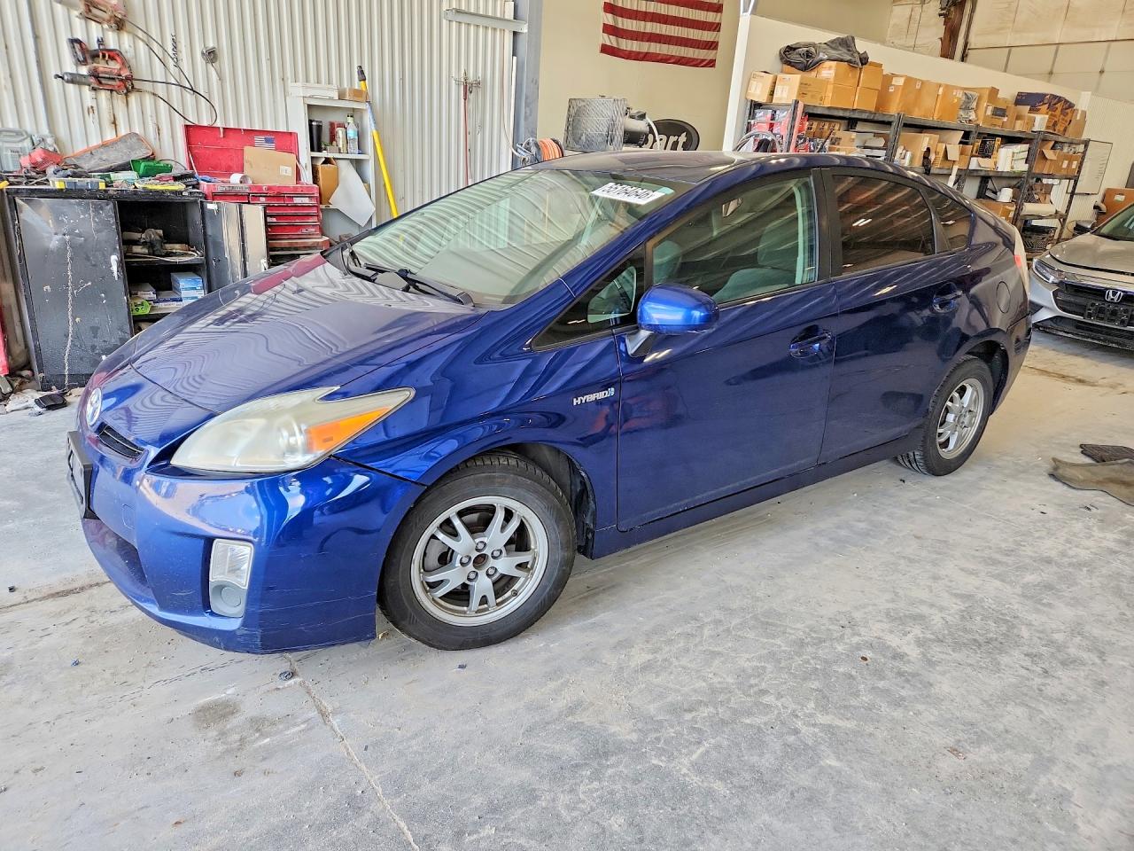 Salvage Toyota Prius Image