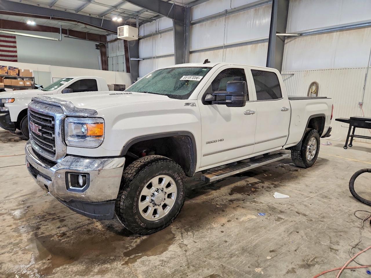 Salvage GMC Sierra Image