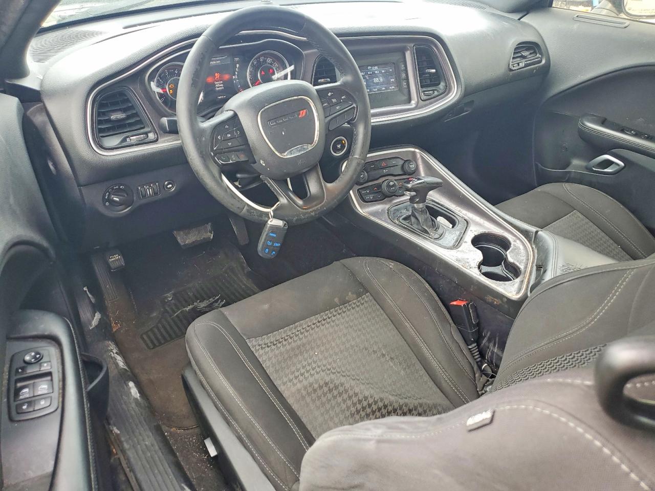 Dodge Challenger Sxt