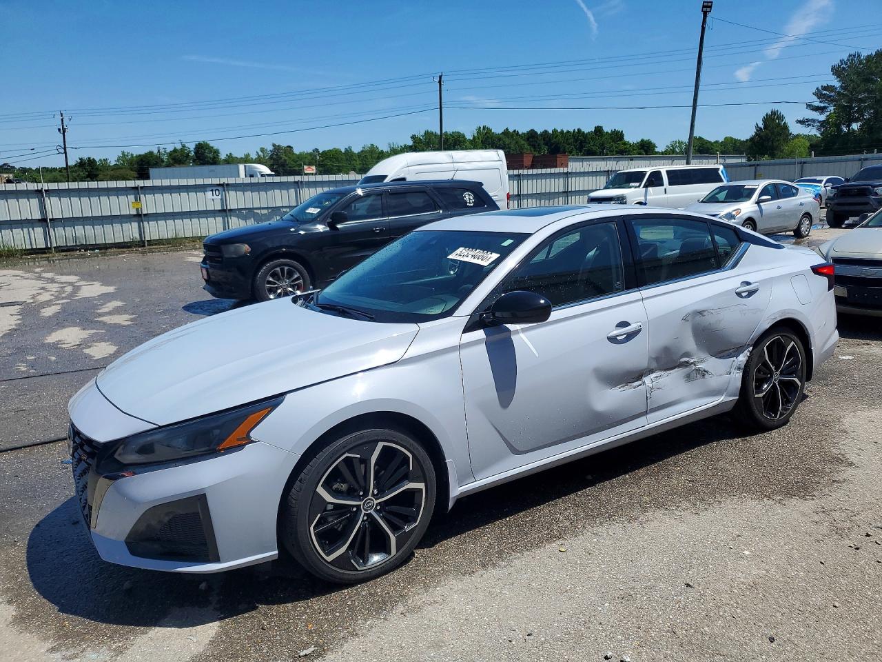 Salvage Nissan Altima Image