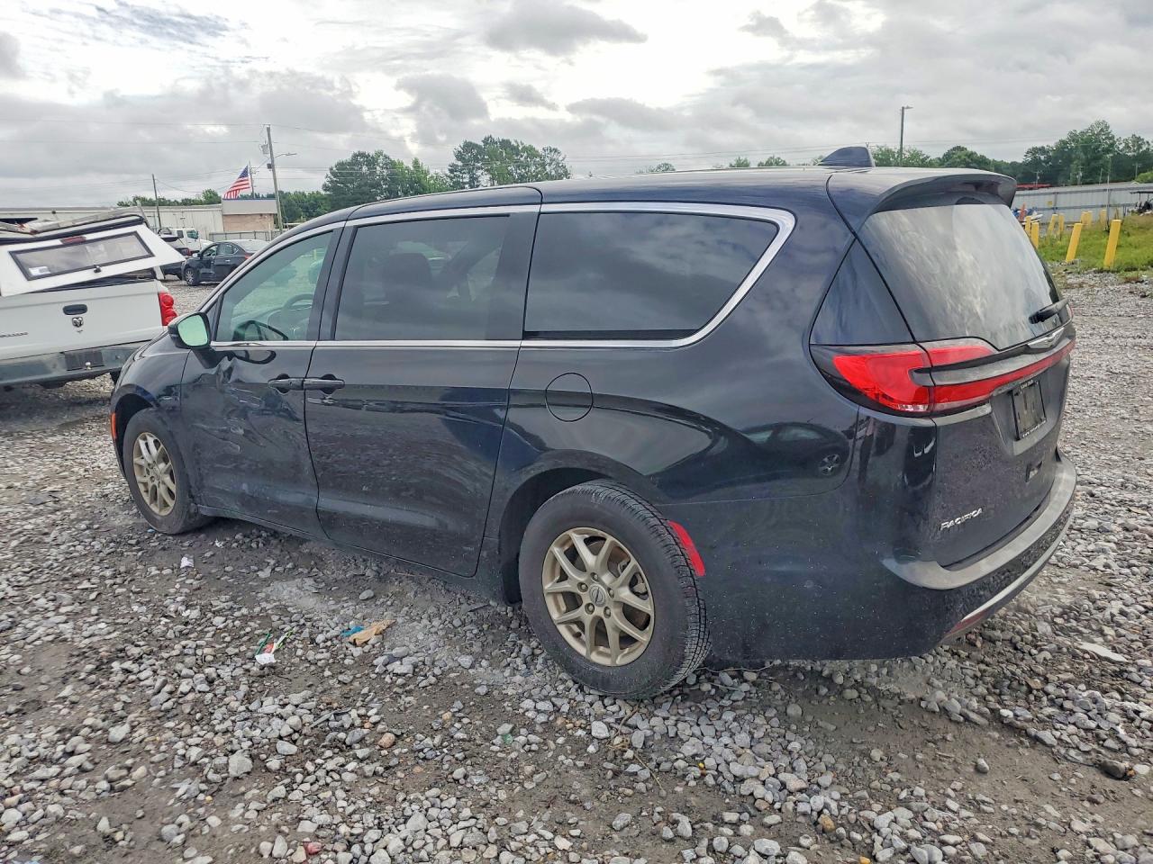 Chrysler Pacifica Select
