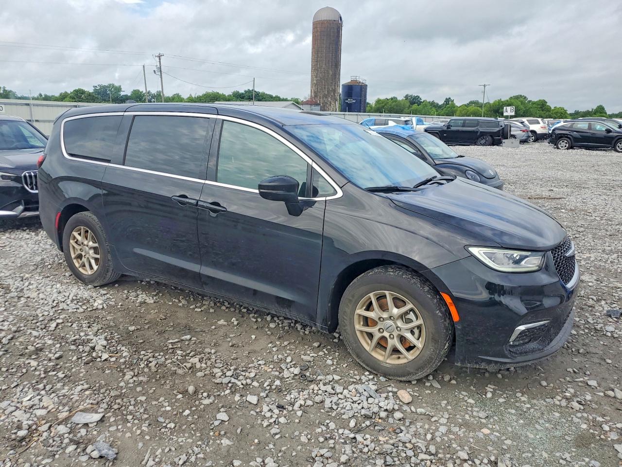Chrysler Pacifica Select