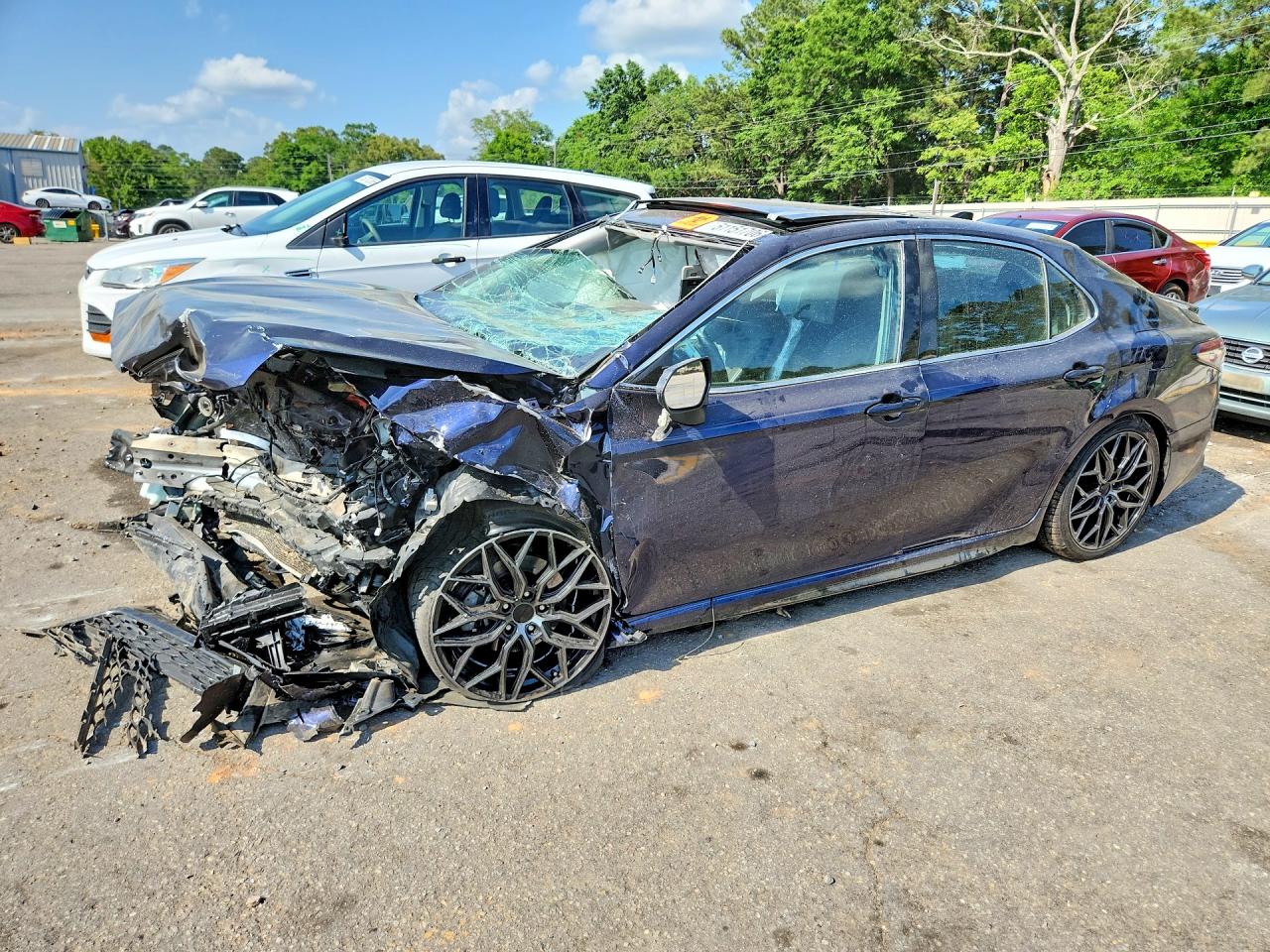 Salvage Toyota Camry Image