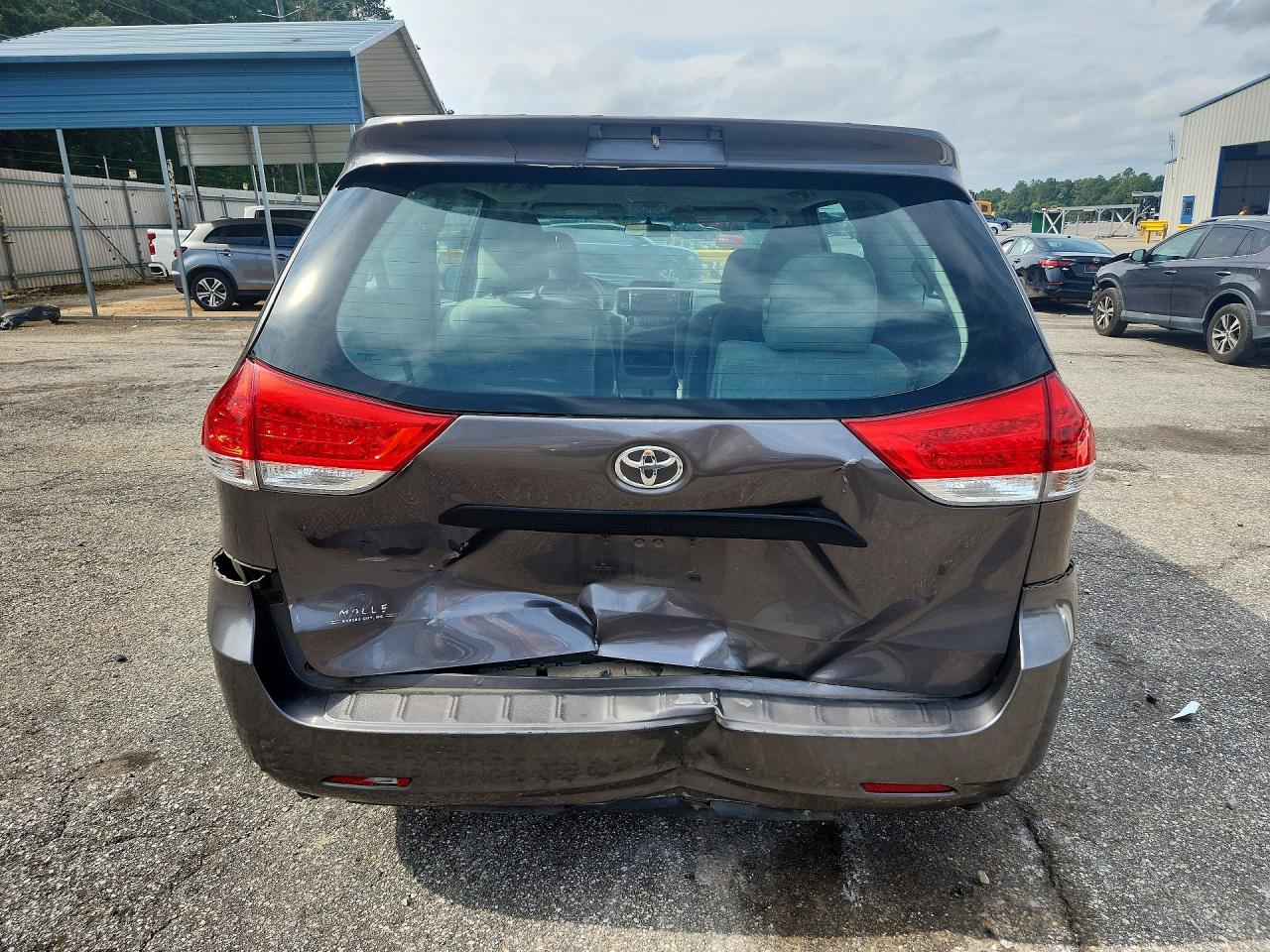 Toyota Sienna L 7-passenger