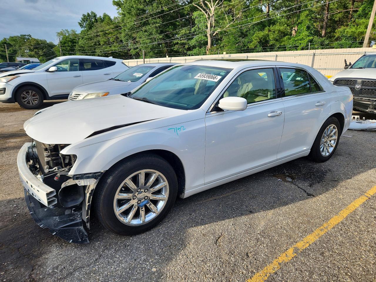 Salvage Chrysler 300 Image