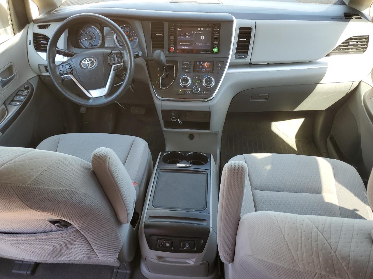 Toyota Sienna Le