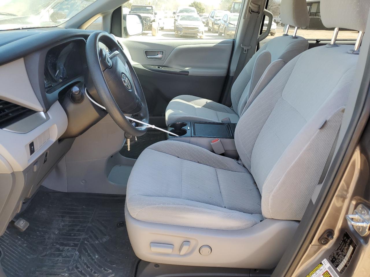 Toyota Sienna Le
