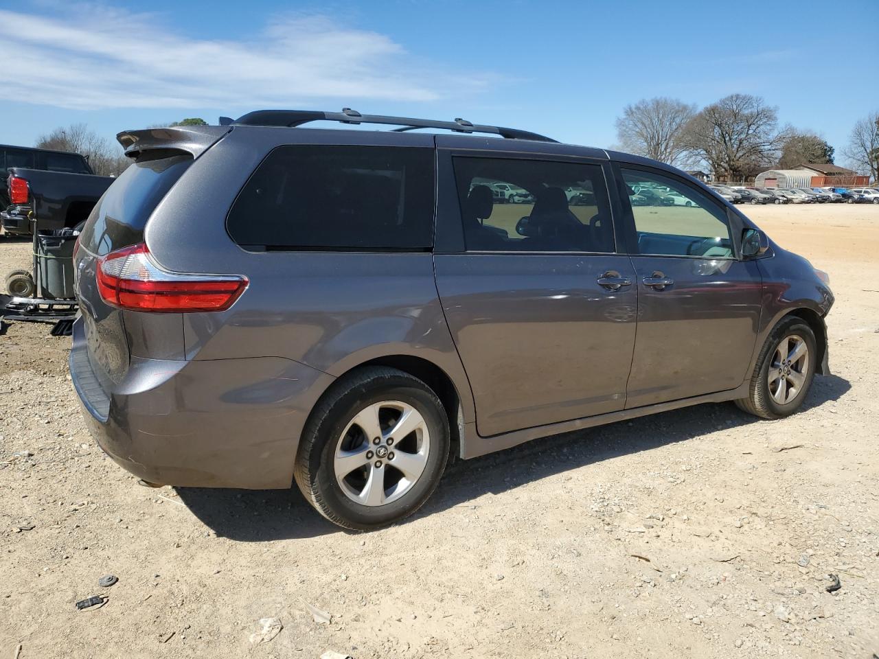 Toyota Sienna Le