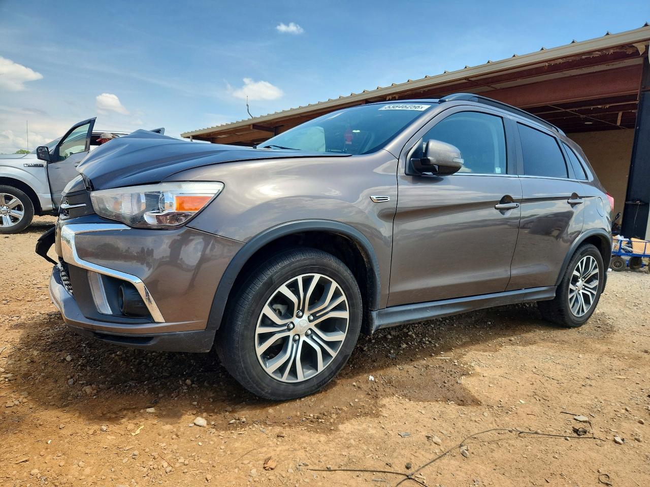 Salvage Mitsubishi Outlander Image