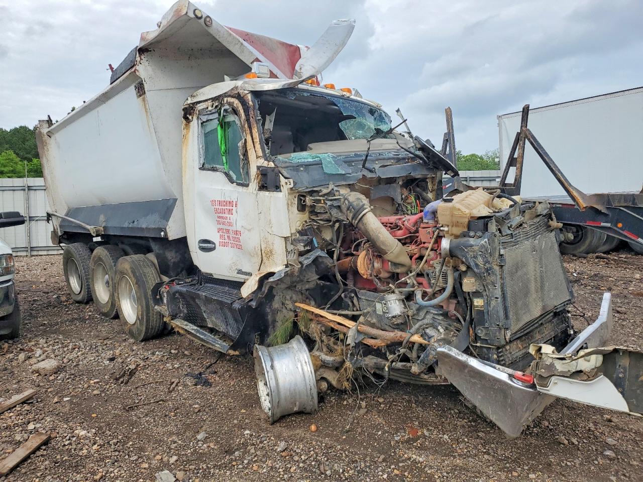 Salvage Kenworth Construction Image