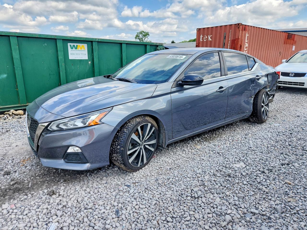 Salvage Nissan Altima Image