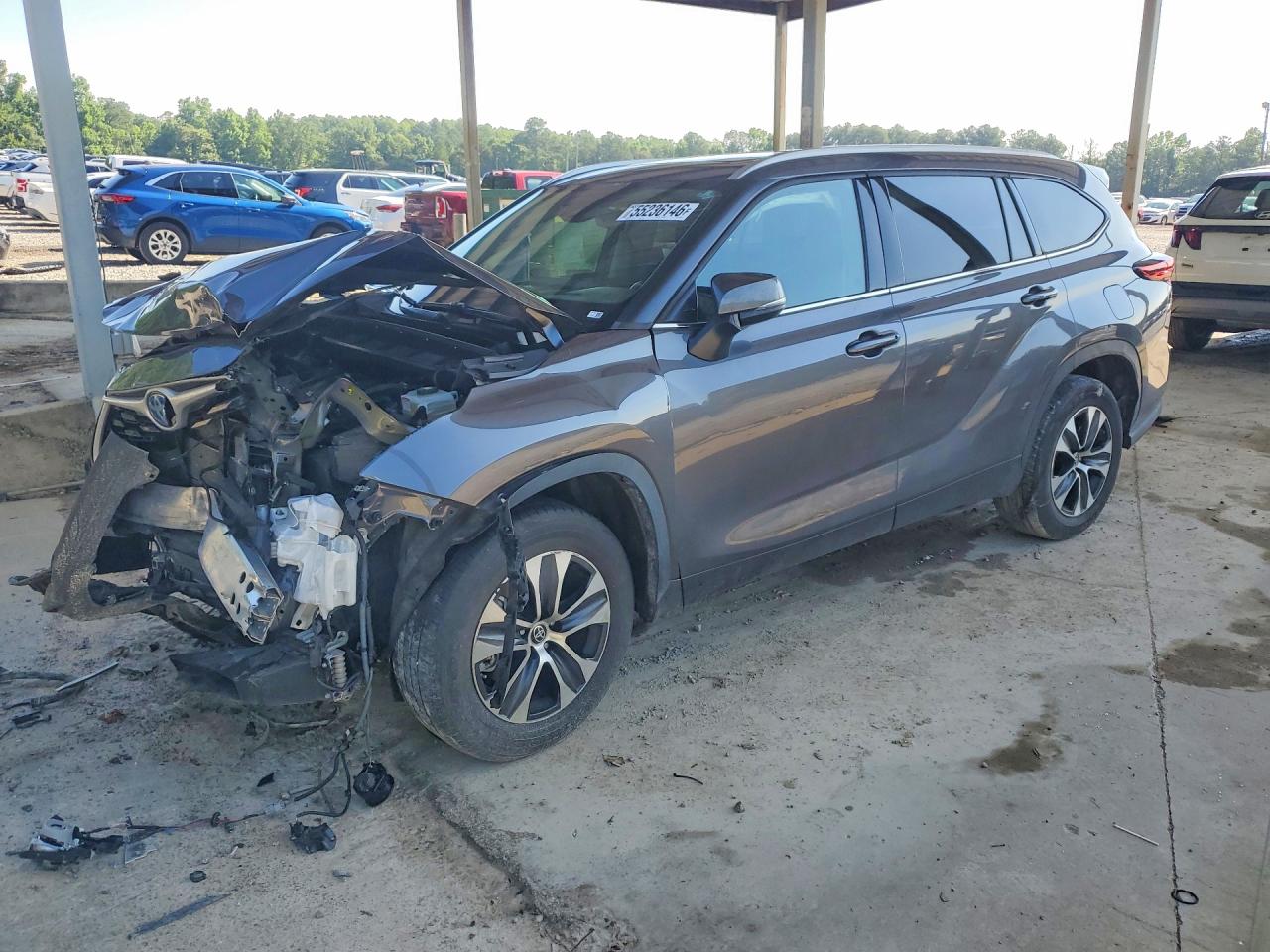 Salvage Toyota Highlander Image