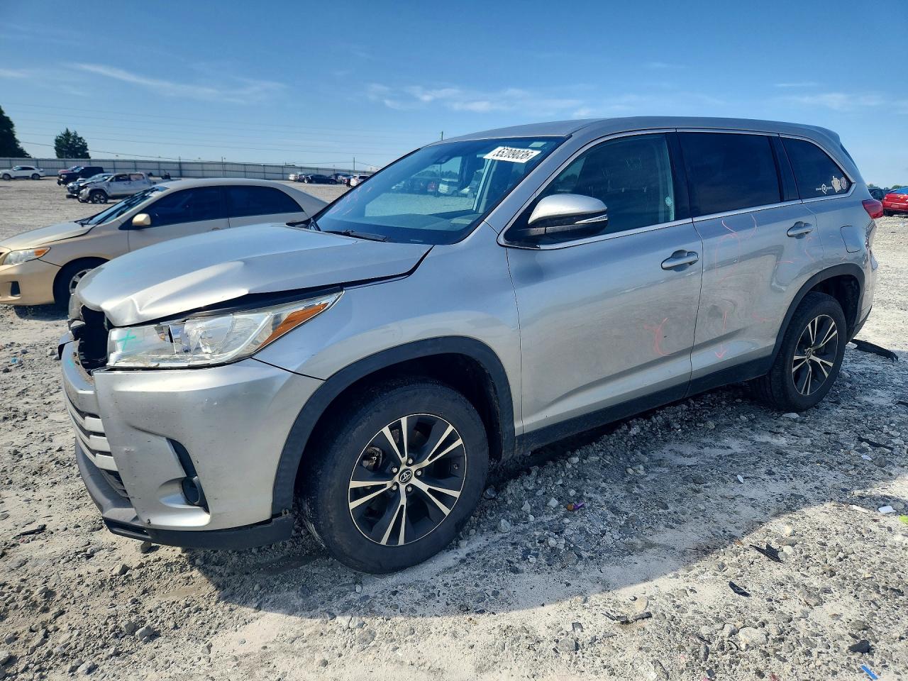 Salvage Toyota Highlander Image