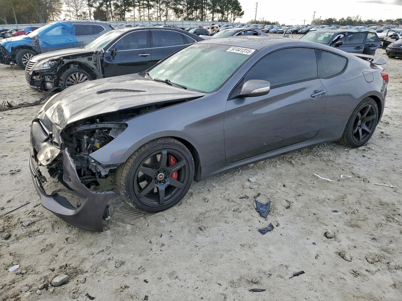 Salvage Hyundai Genesis Image