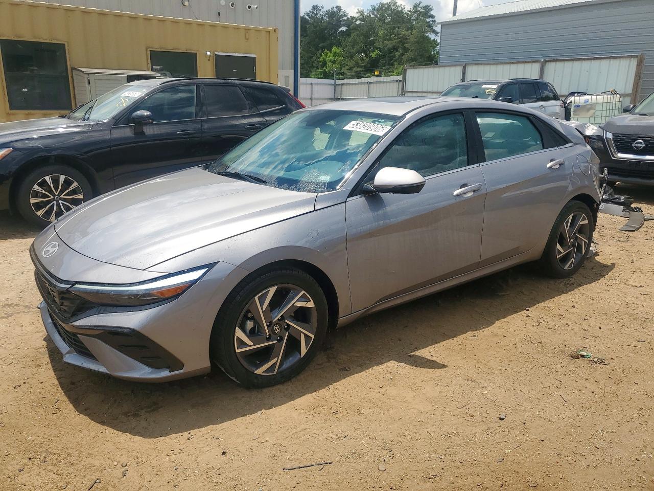Salvage Hyundai ELANTRA Image