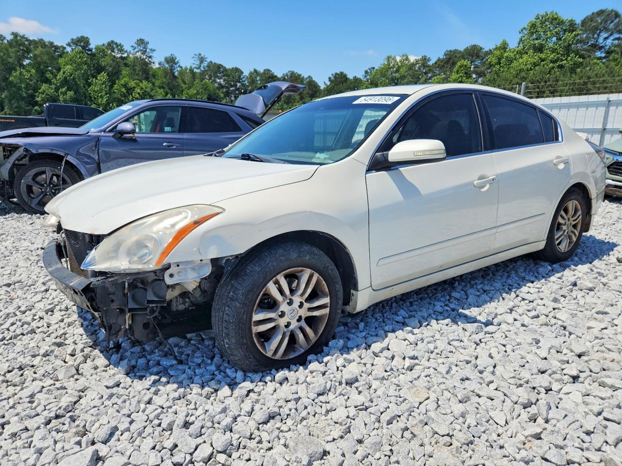 Salvage Nissan Altima Image