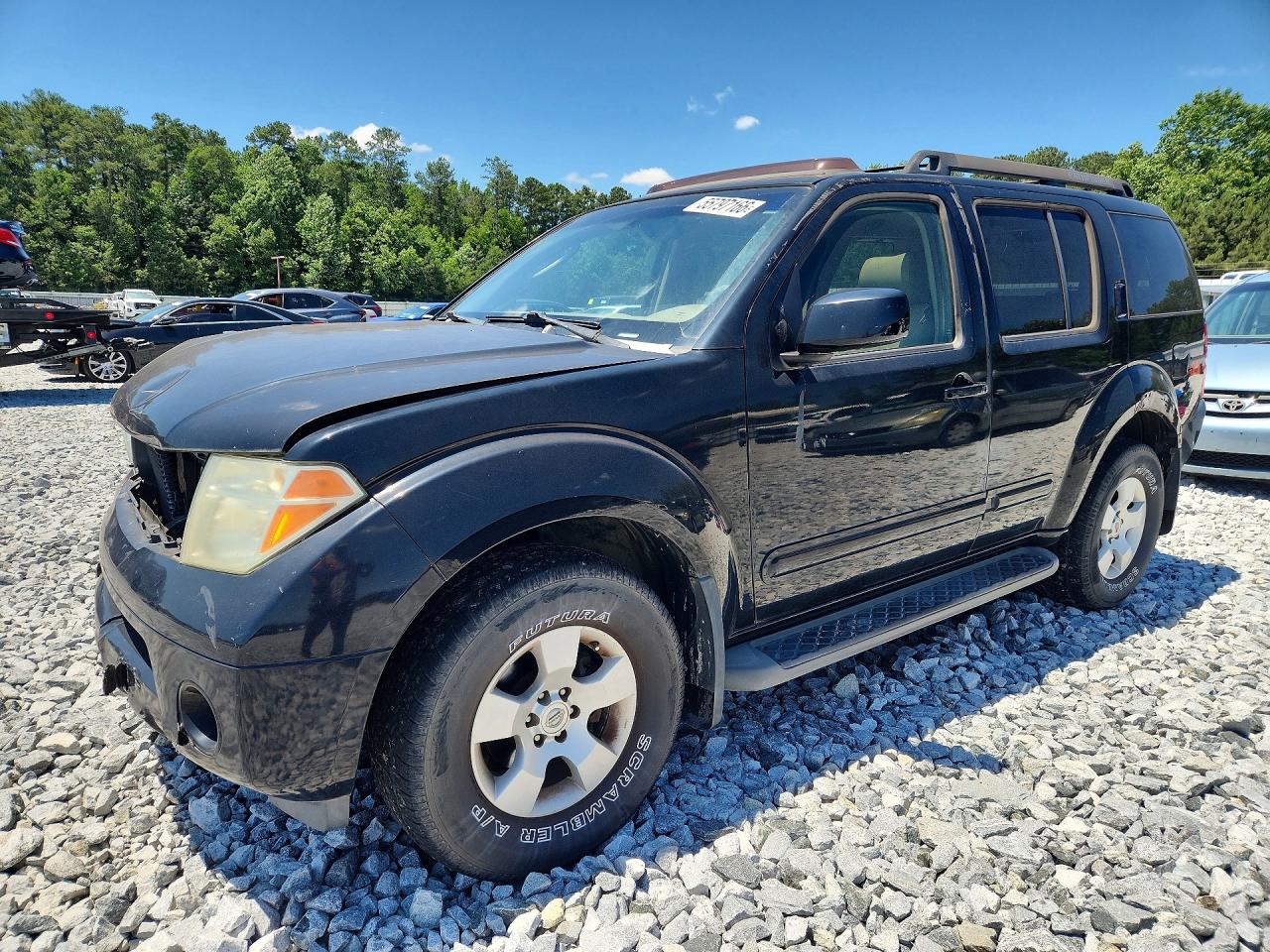 Salvage Nissan Pathfinder Image