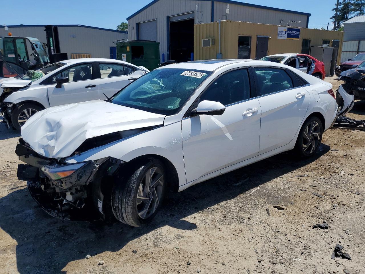 Salvage Hyundai ELANTRA Image
