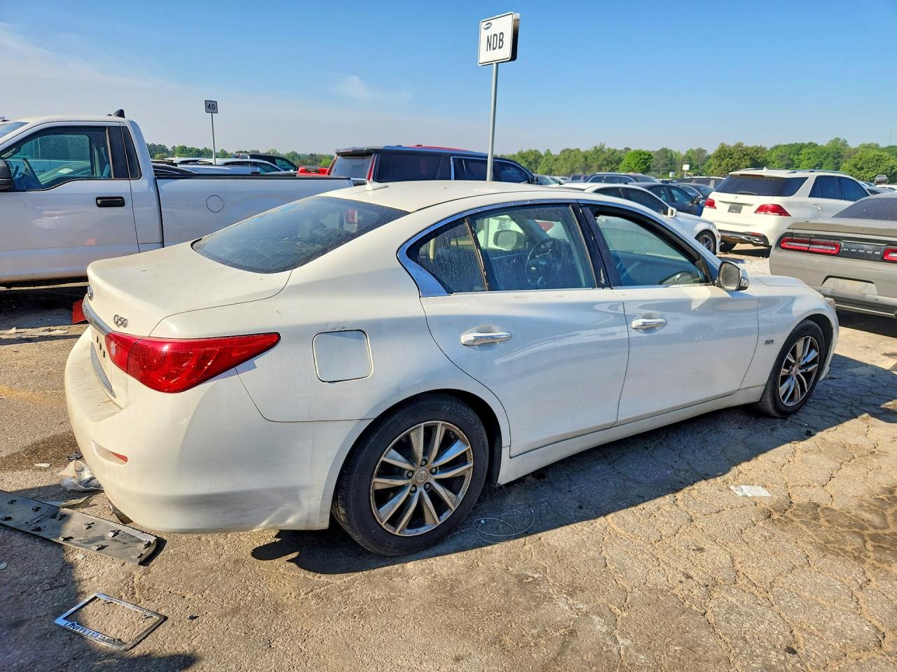 INFINITI Q50 Premium