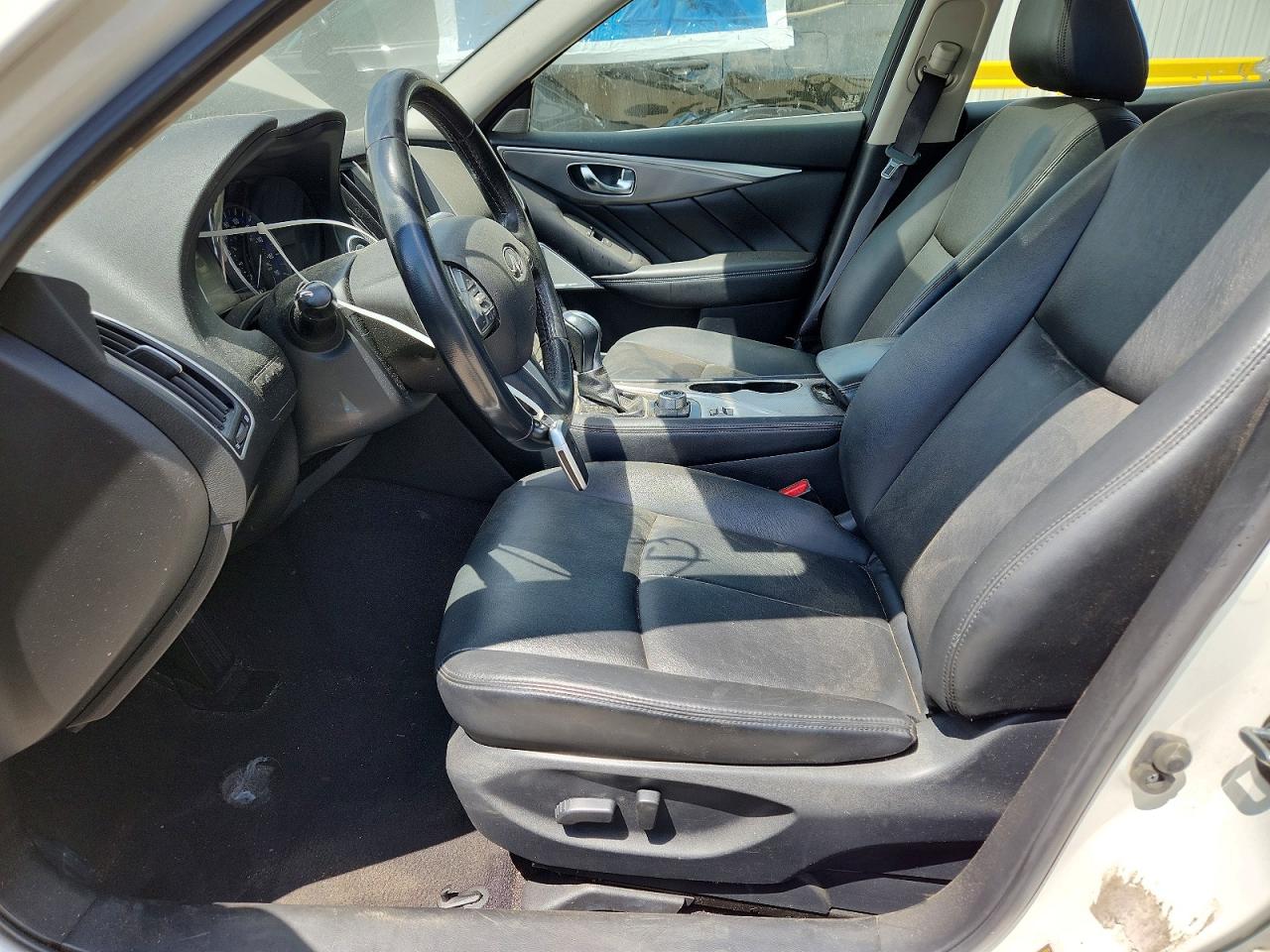 INFINITI Q50 Premium