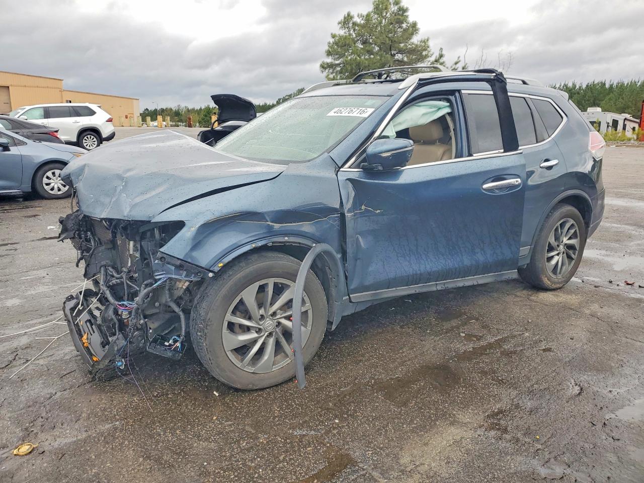 Salvage Nissan Rogue Image