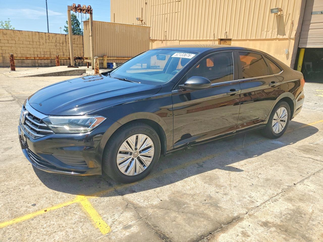 Salvage Volkswagen Jetta Image