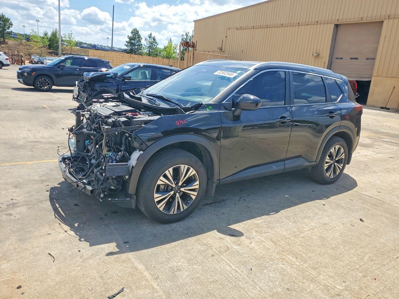 Salvage Nissan Rogue Image