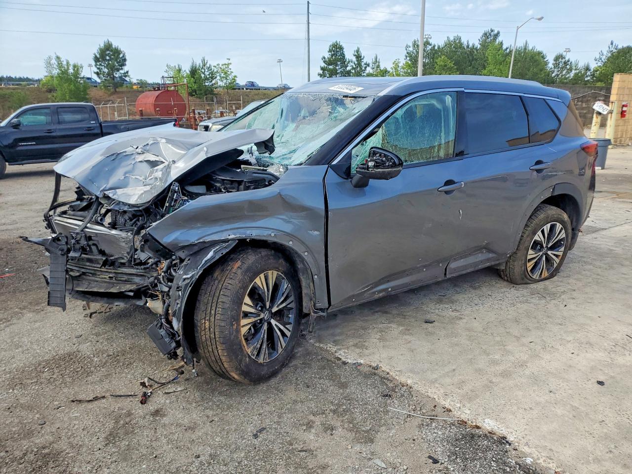 Salvage Nissan Rogue Image