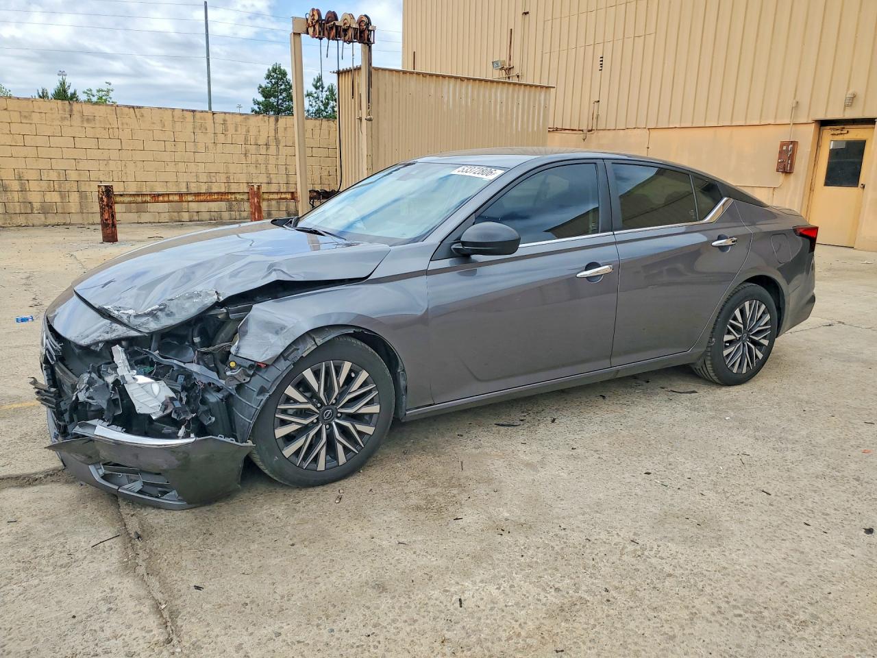 Salvage Nissan Altima Image