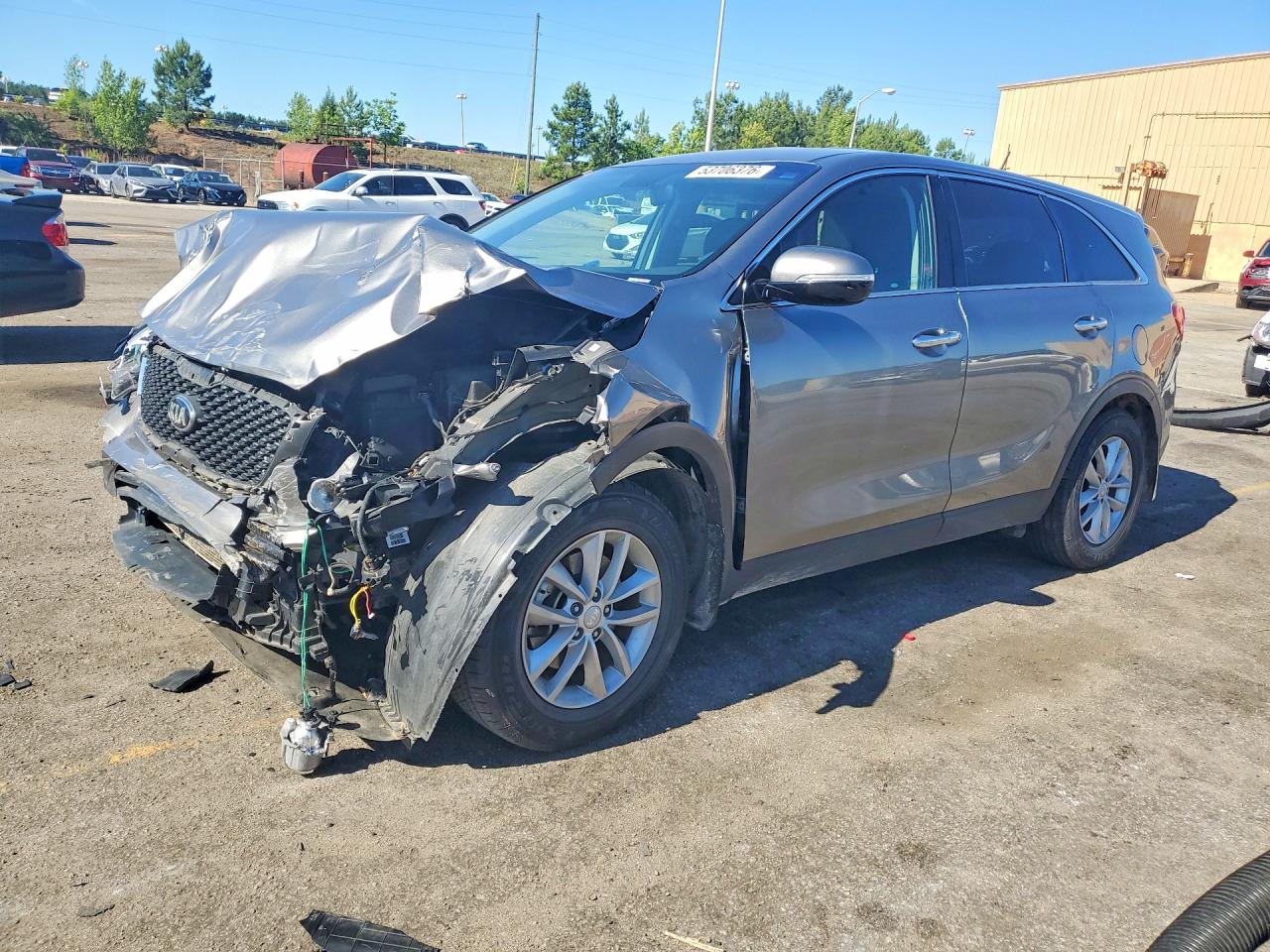 Salvage Kia Sorento Image