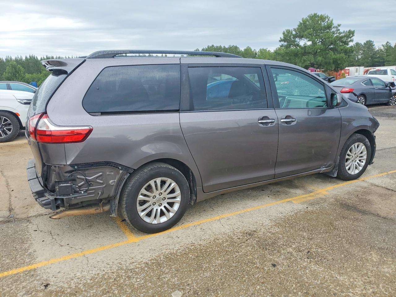 Toyota Sienna Xle 8-passenger