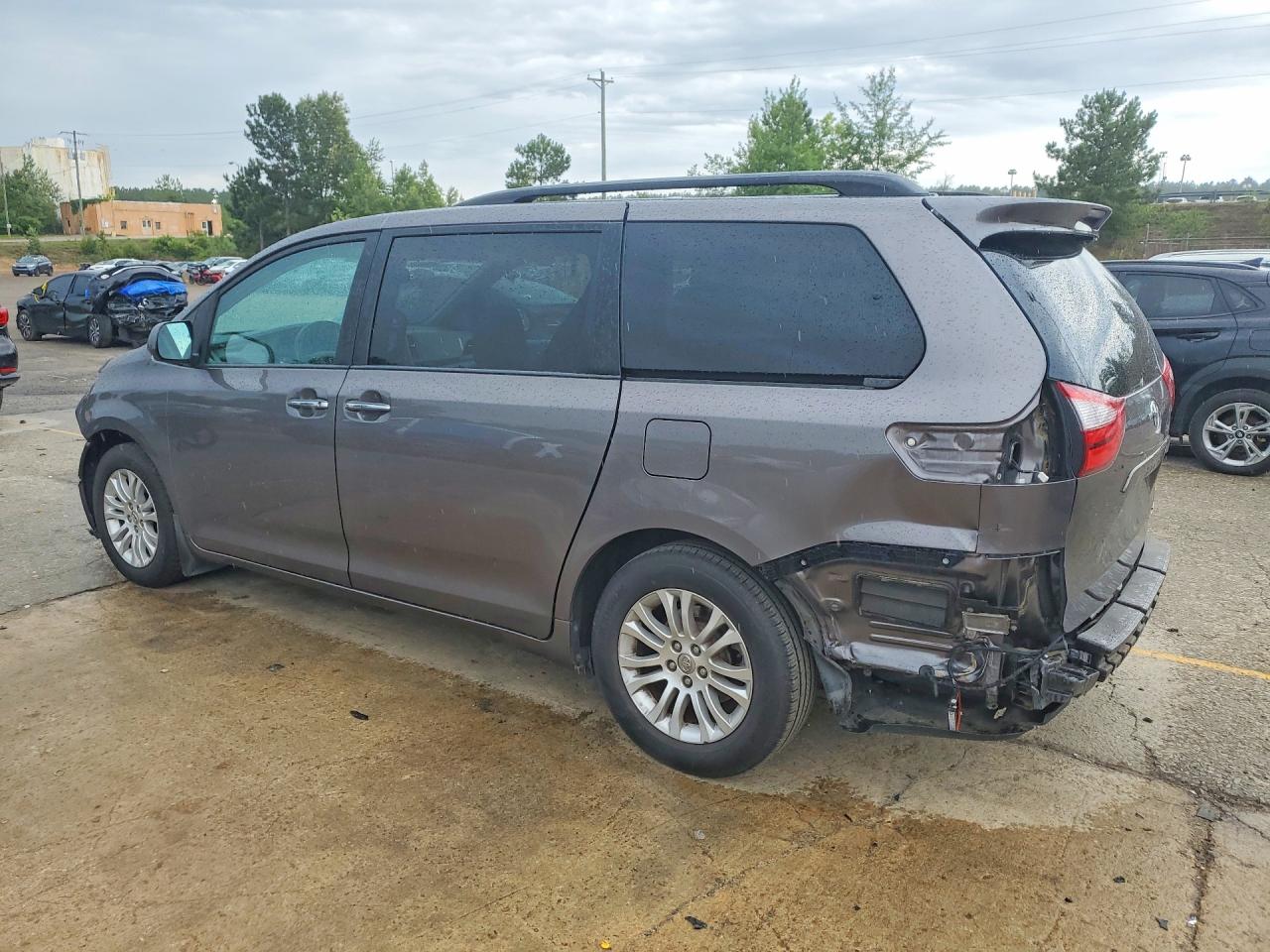 Toyota Sienna Xle 8-passenger