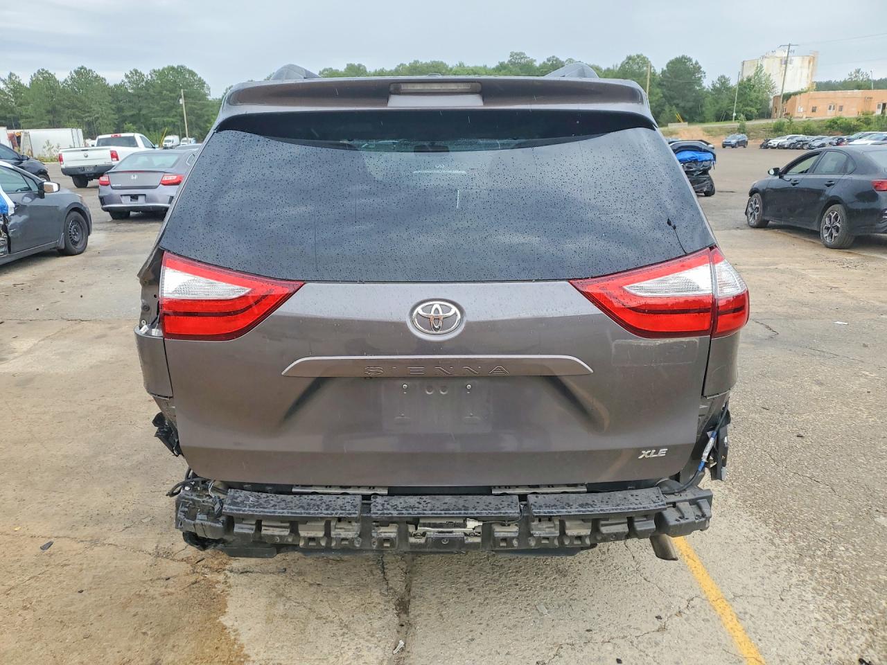 Toyota Sienna Xle 8-passenger