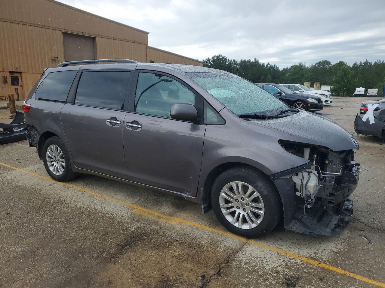 Toyota Sienna Xle 8-passenger