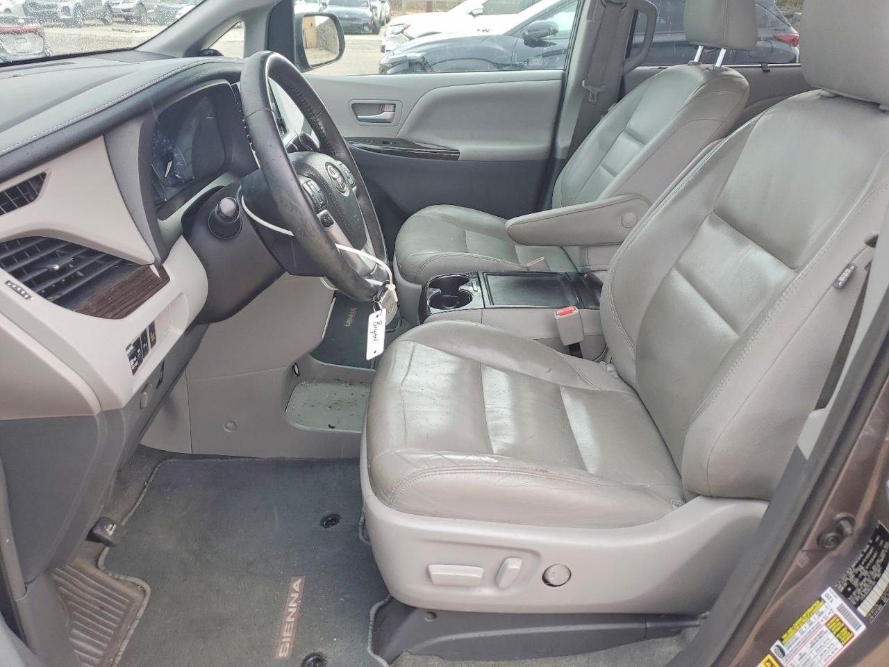 Toyota Sienna Xle 8-passenger