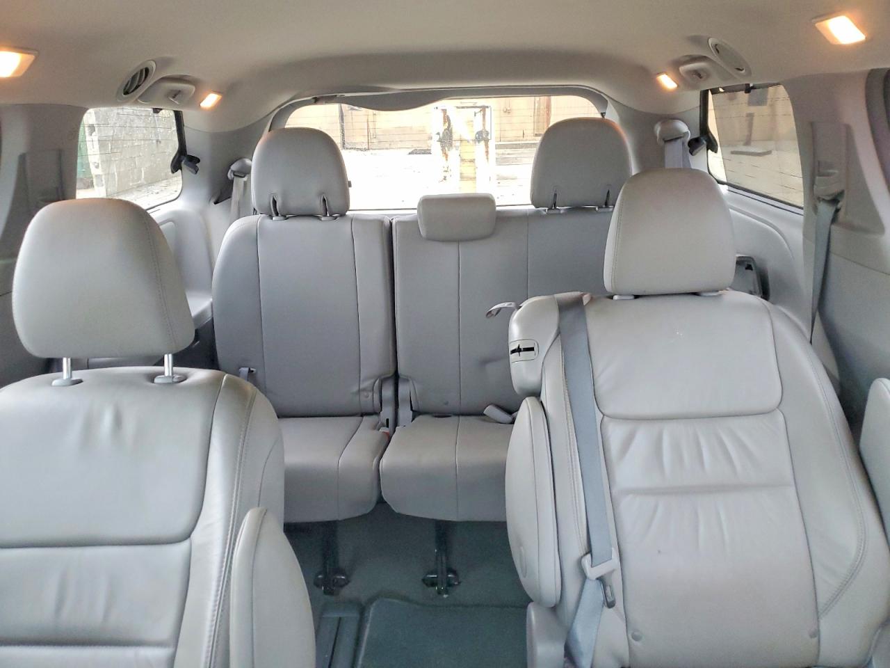 Toyota Sienna Xle 8-passenger