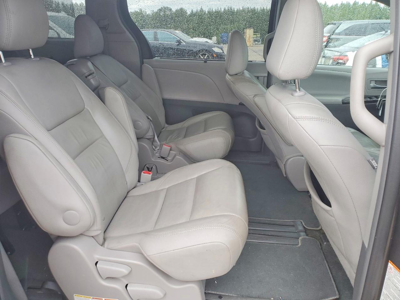 Toyota Sienna Xle 8-passenger