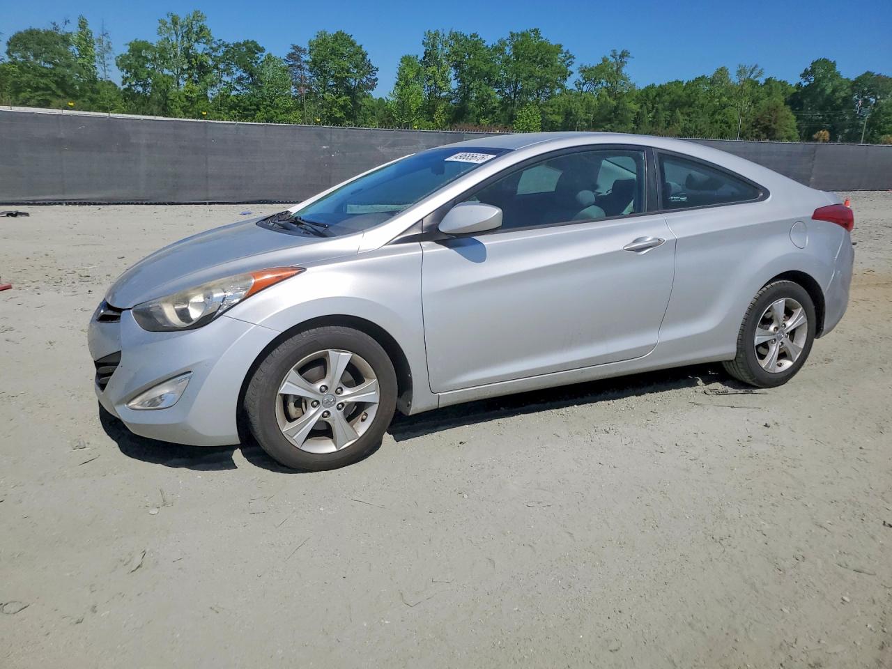 Salvage Hyundai ELANTRA Image