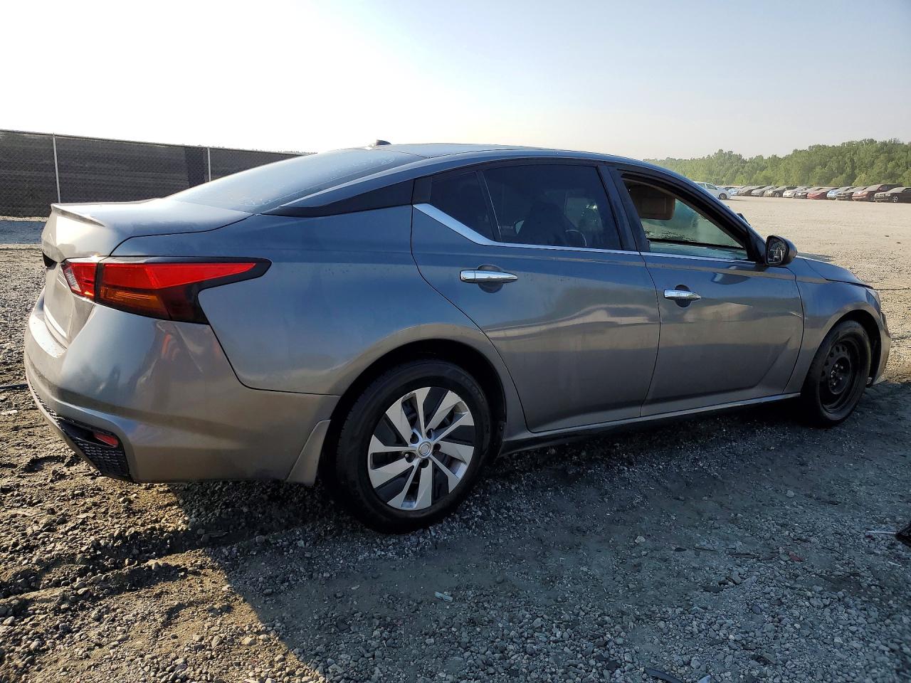 Nissan Altima S