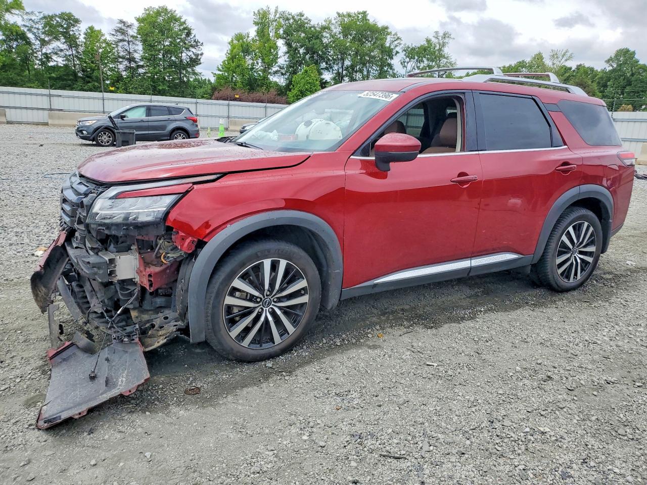 Salvage Nissan Pathfinder Image