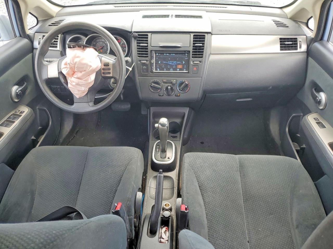 Nissan Versa 1.8 S