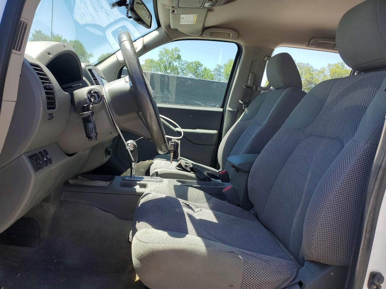 Nissan Frontier Sv
