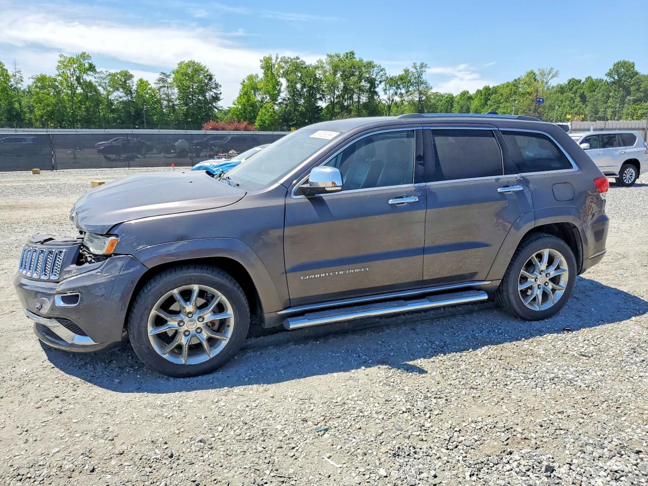 Salvage Jeep Cherokee Image