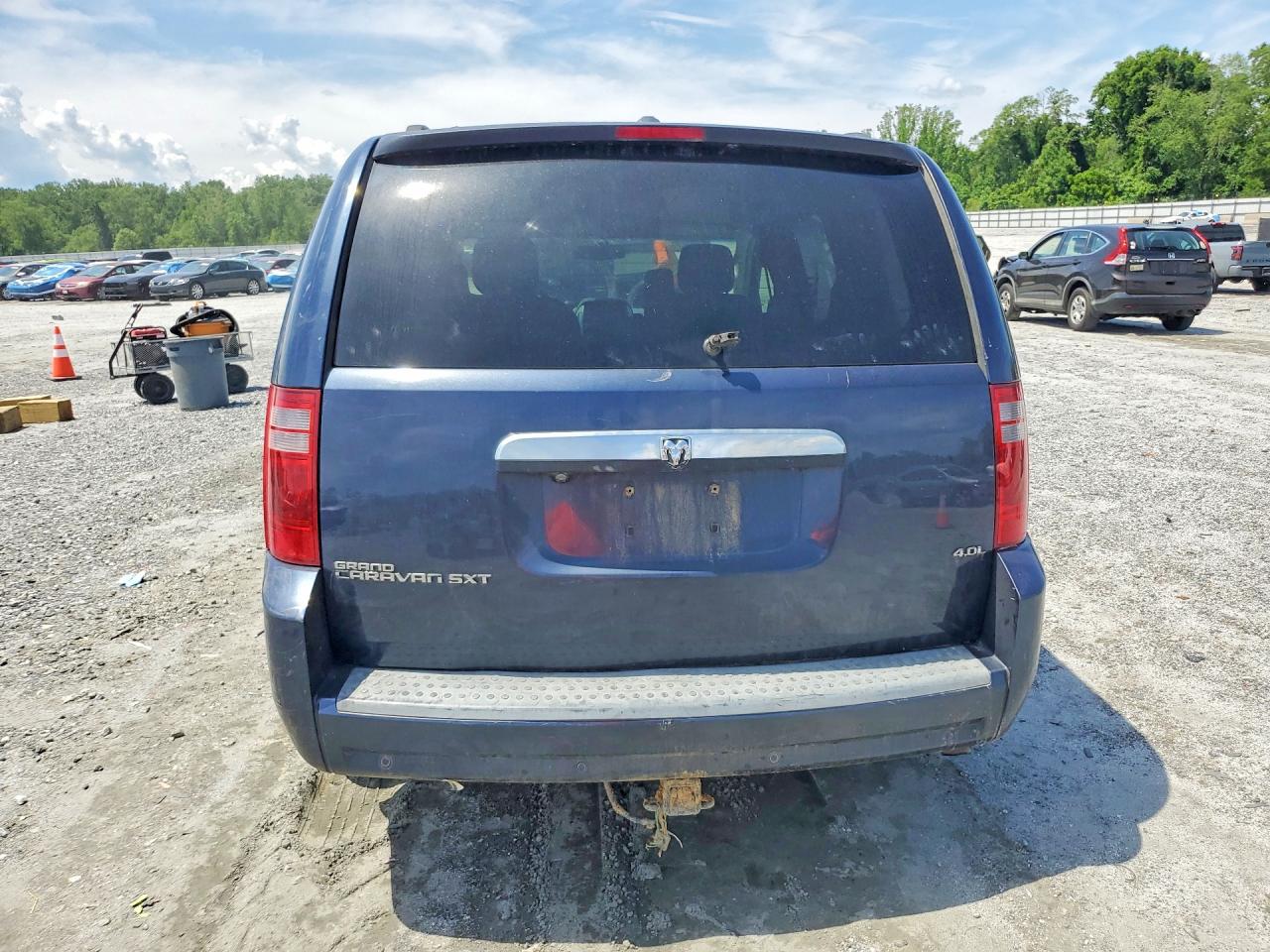 Dodge Caravan Sxt