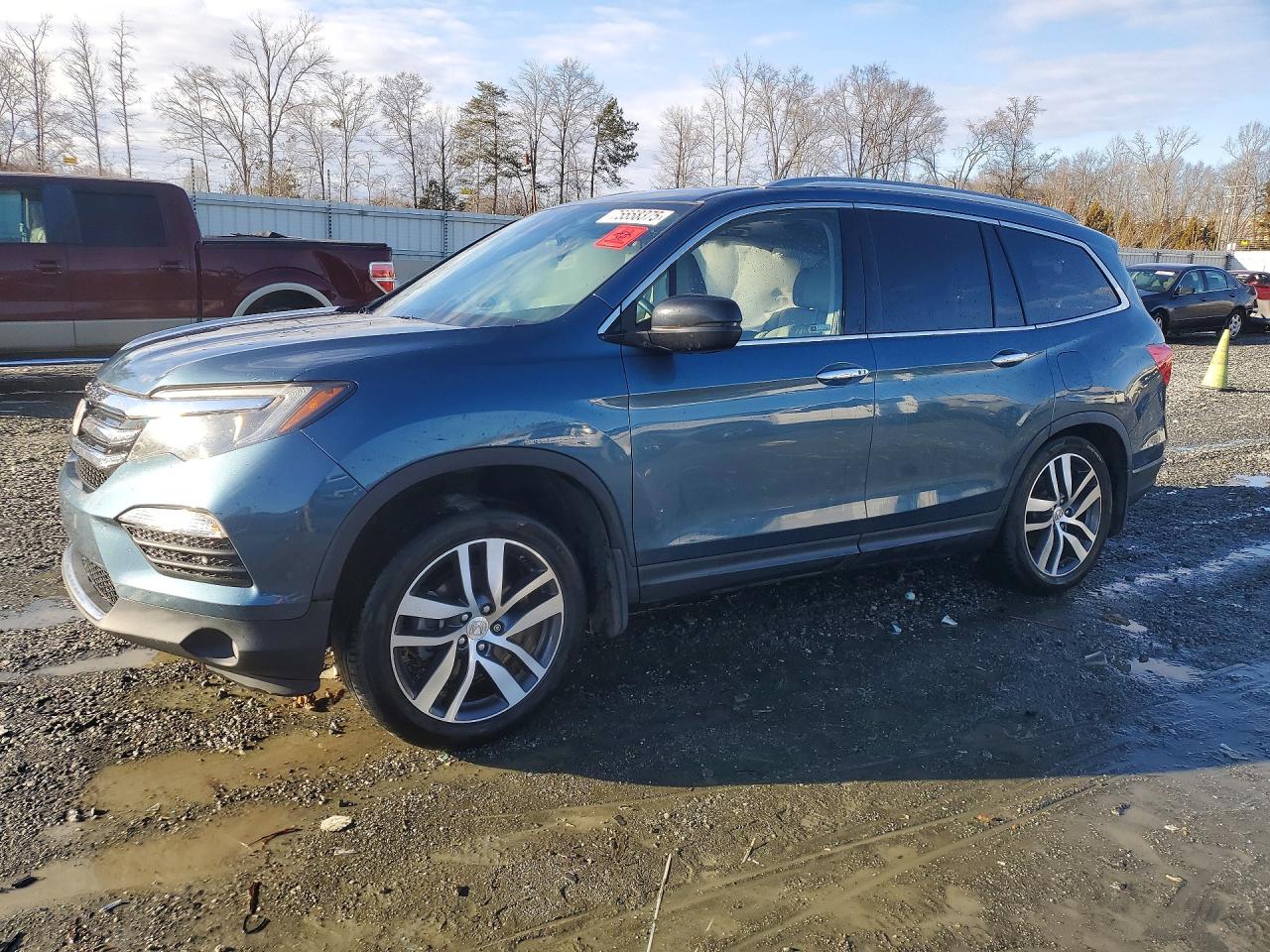 Salvage Honda Pilot Image