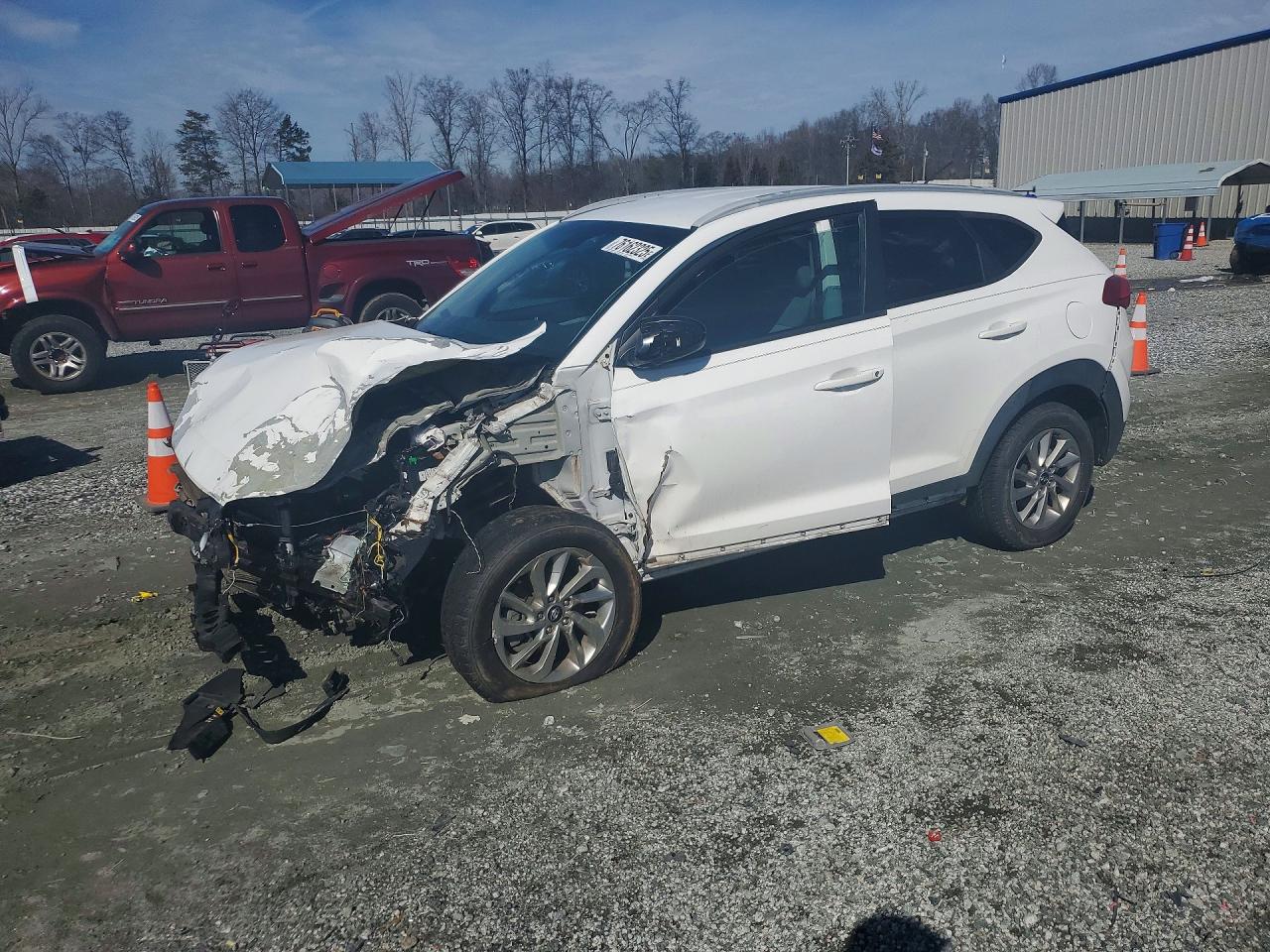 Salvage Hyundai TUCSON Image
