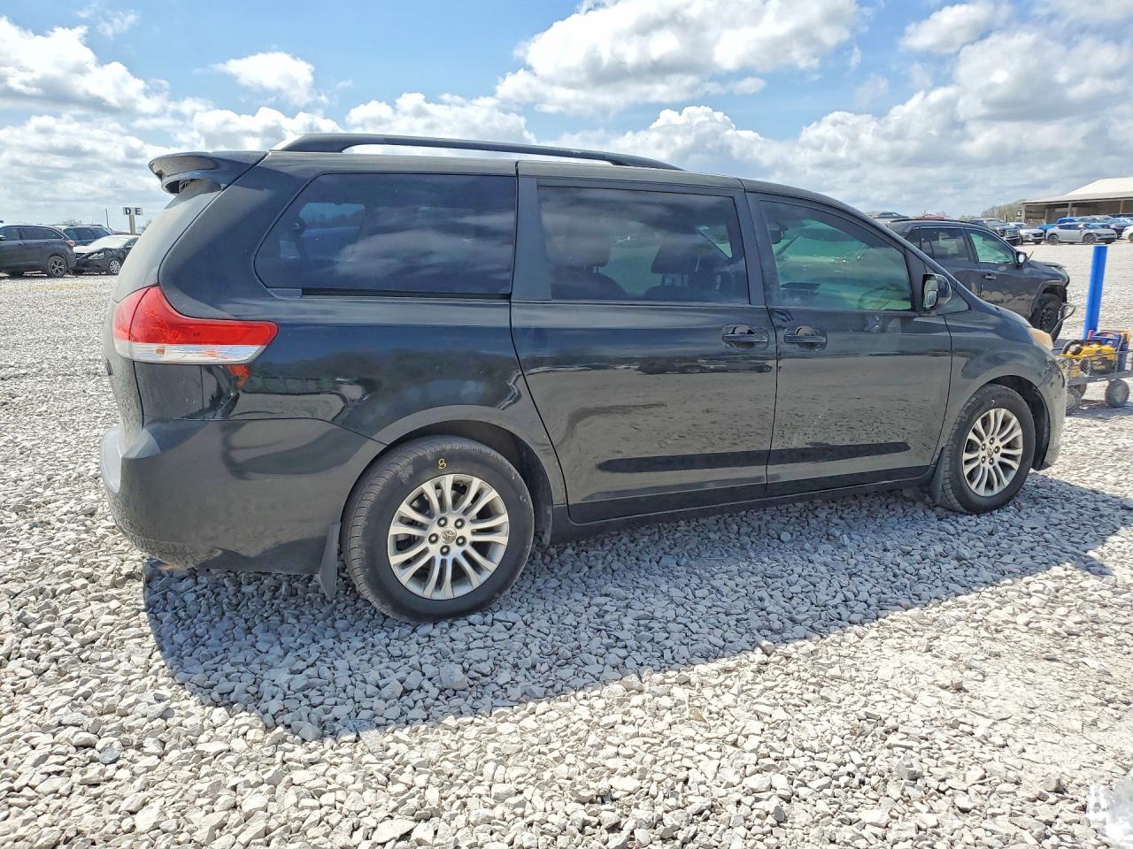Toyota Sienna Xle 8-passenger