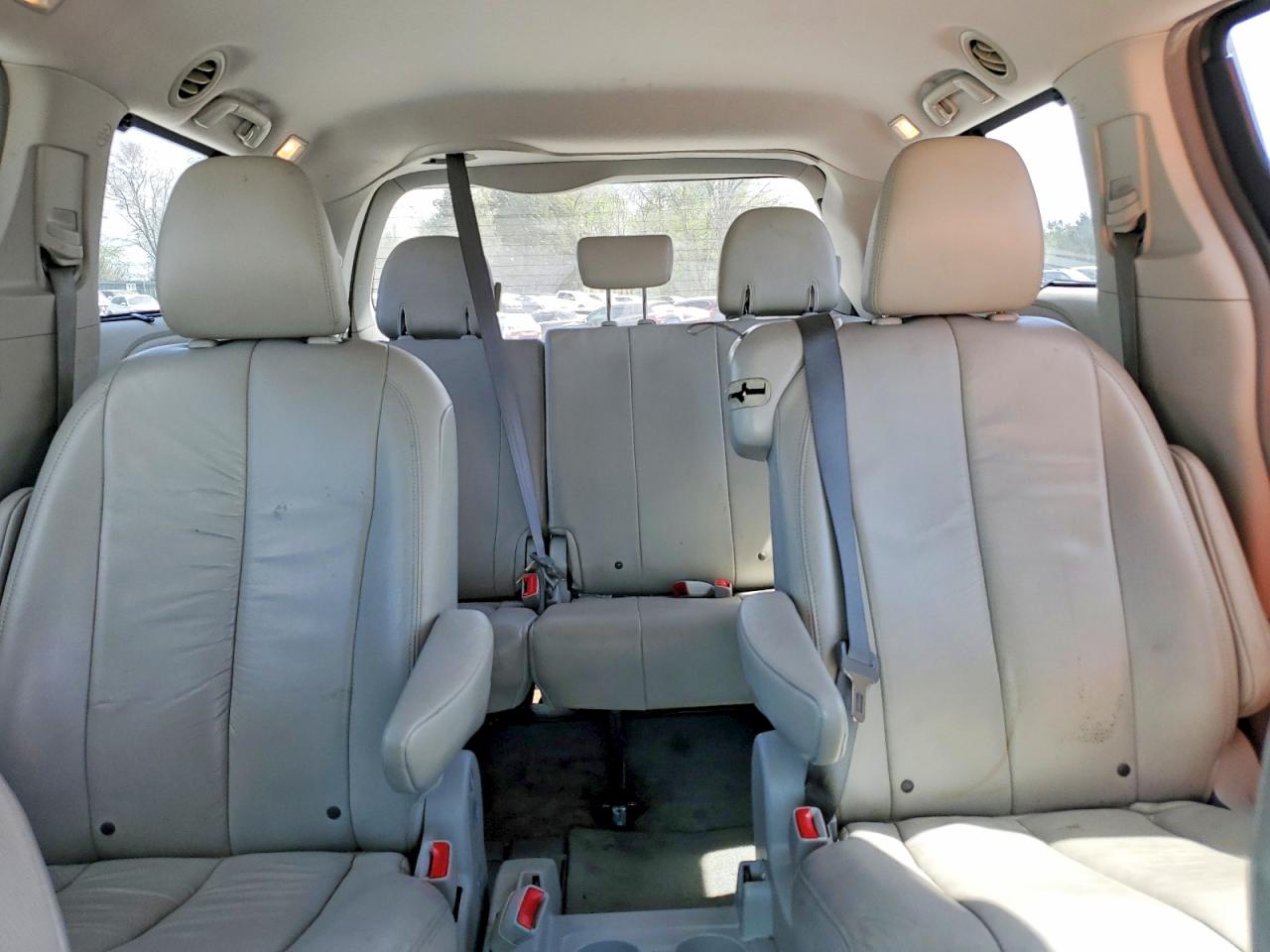 Toyota Sienna Xle 8-passenger