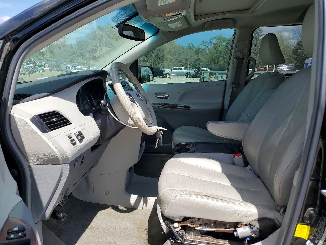 Toyota Sienna Xle 8-passenger