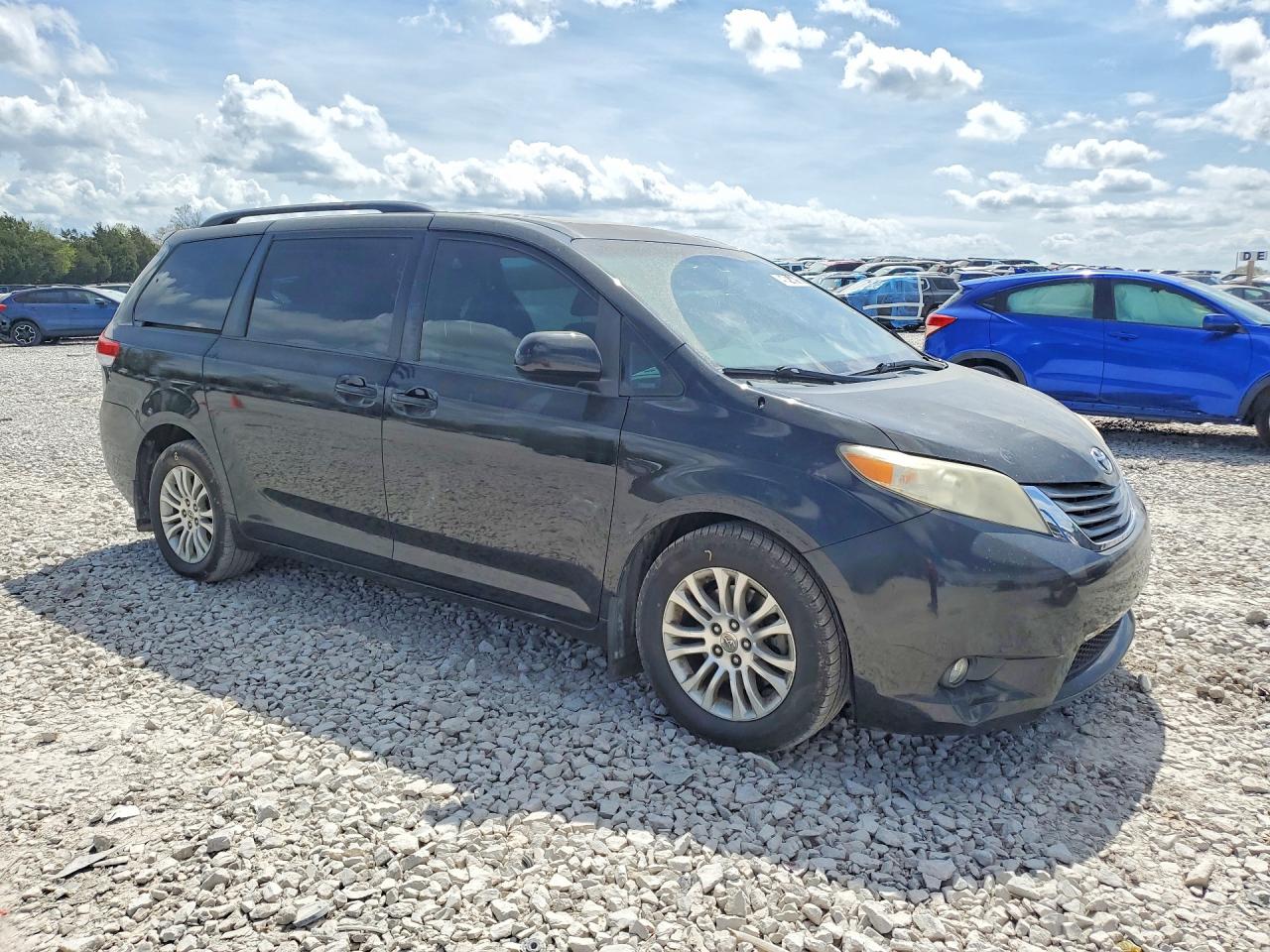 Toyota Sienna Xle 8-passenger